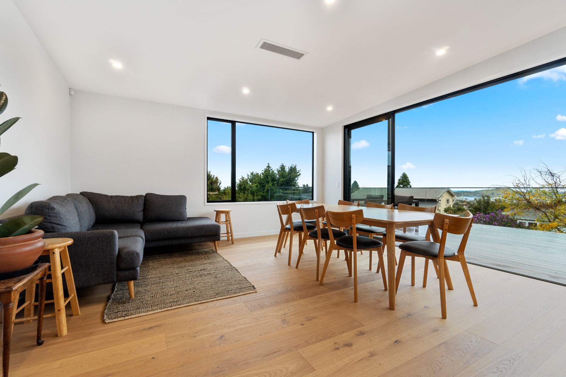 AK-7996-7-7-31-0002723