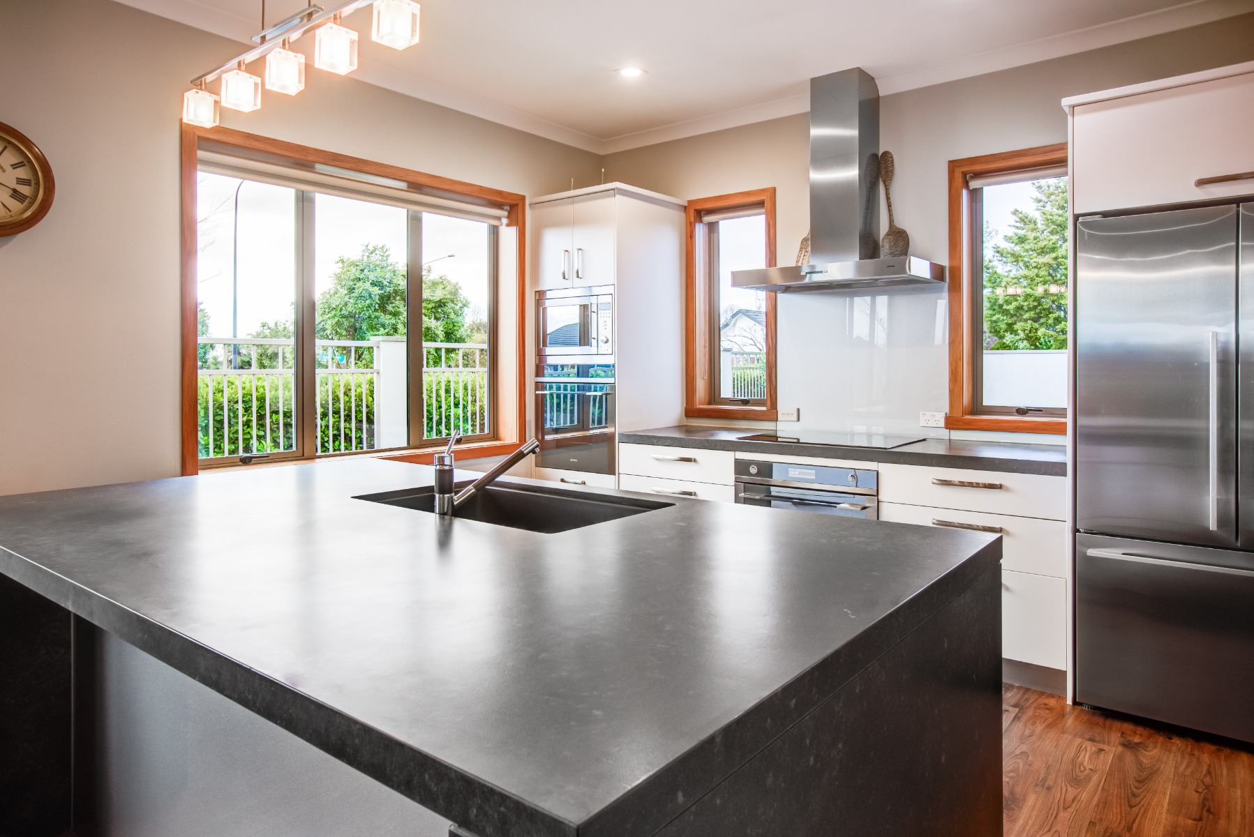 Metropolis-Dark_JR-Kitchen_2__1