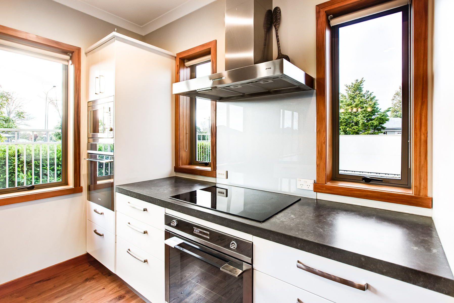 Metropolis-Dark_JR-Kitchen_6_