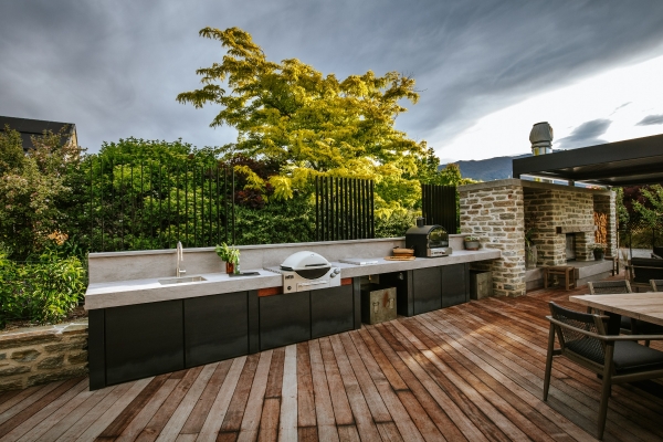 How to Choose the Best Hardware and Benchtop for Your Outdoor Kitchen