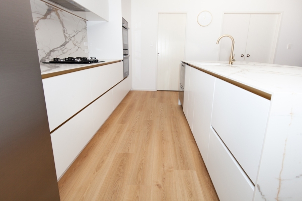 Porcelain Benchtops vs Engineered Stone: What are the 10 Main Differences? (Comparison)