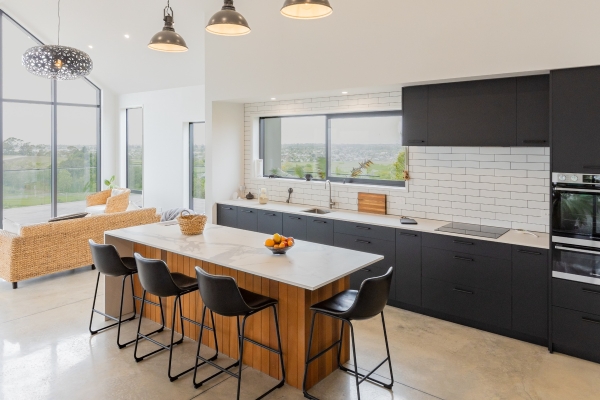 How Porcelain’s Organic Beauty Can Enhance a Kitchen with Stunning Views