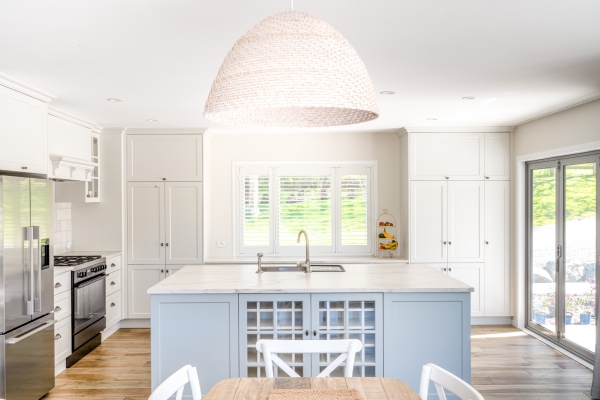 Anchored in Cohesive Beauty – An Oversized Porcelain Island Takes Centre Stage 