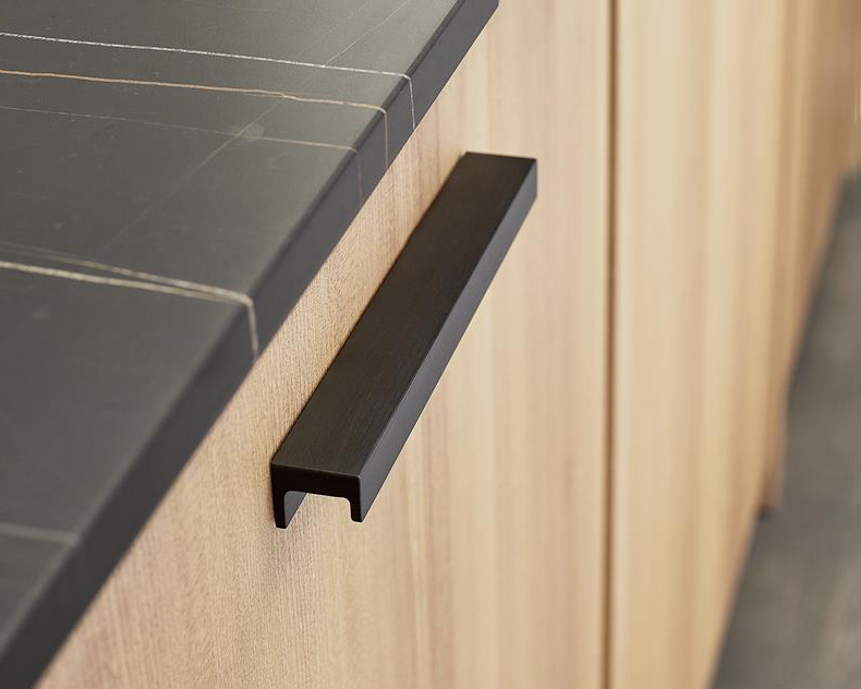 Estate-Archant-Handle