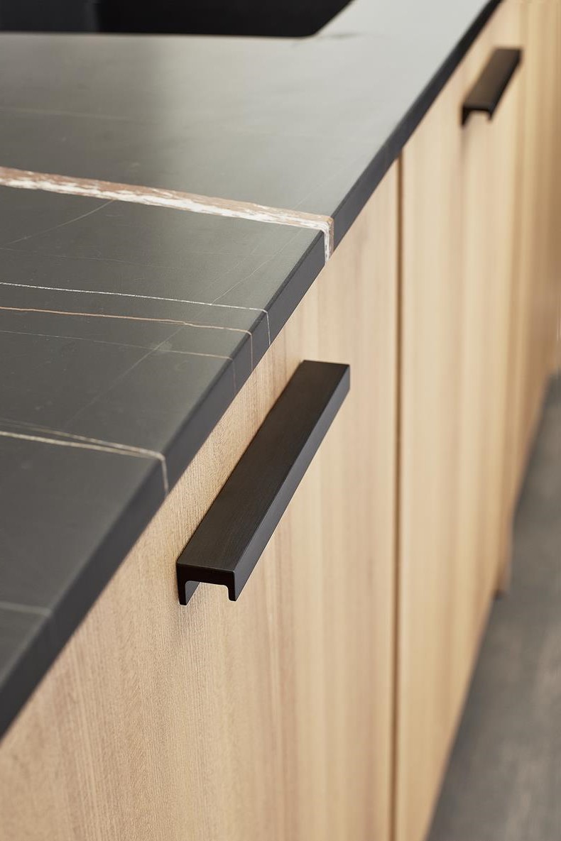 Estate-Brushed-Matt-Black