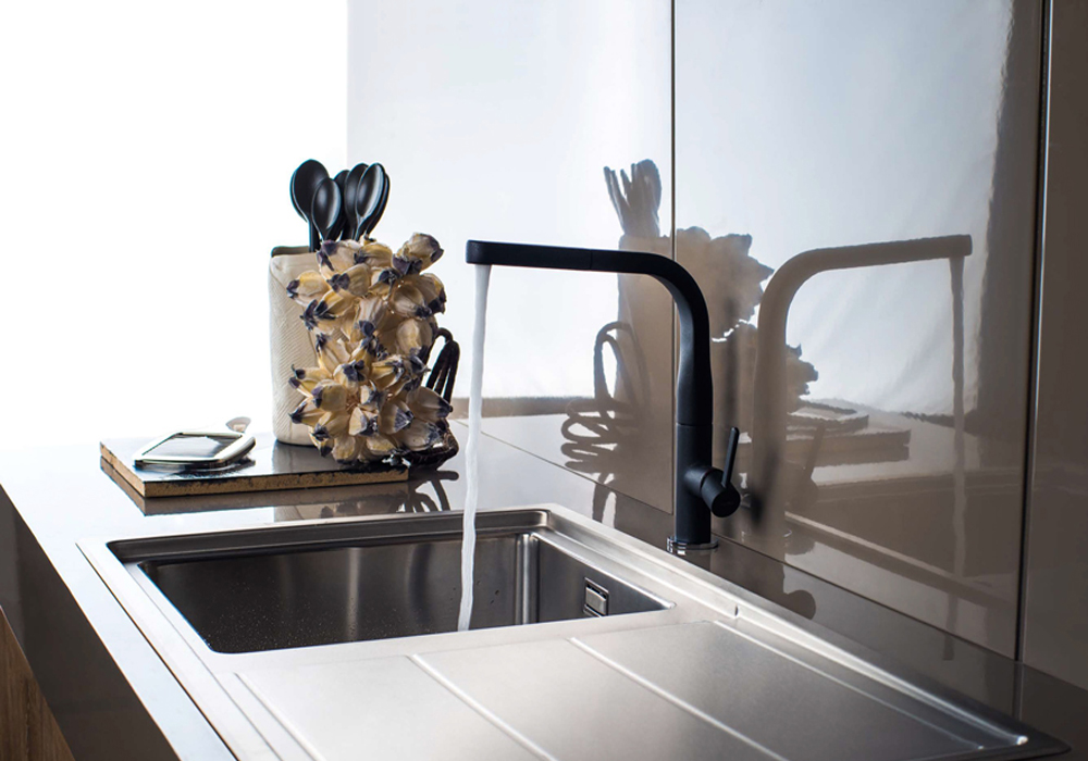 minimalist-kitchen-taps