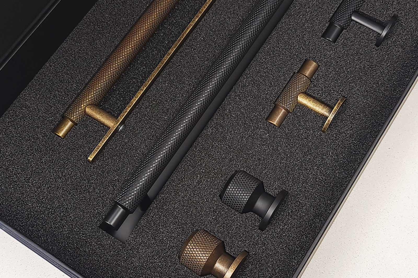 archant-handles-manor-sample-box