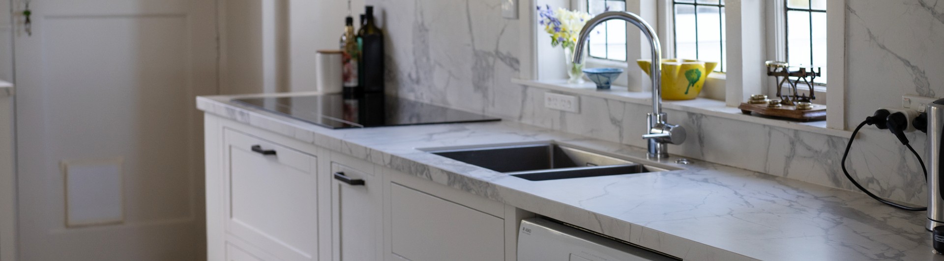 Hero_proj-marble-white