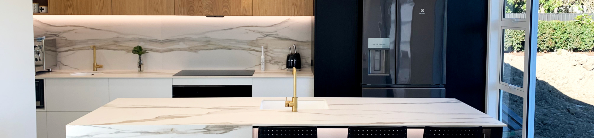 Luxe_Calatatta_Gold_Living_-_Cover_Image_-_Archant_Porcelain