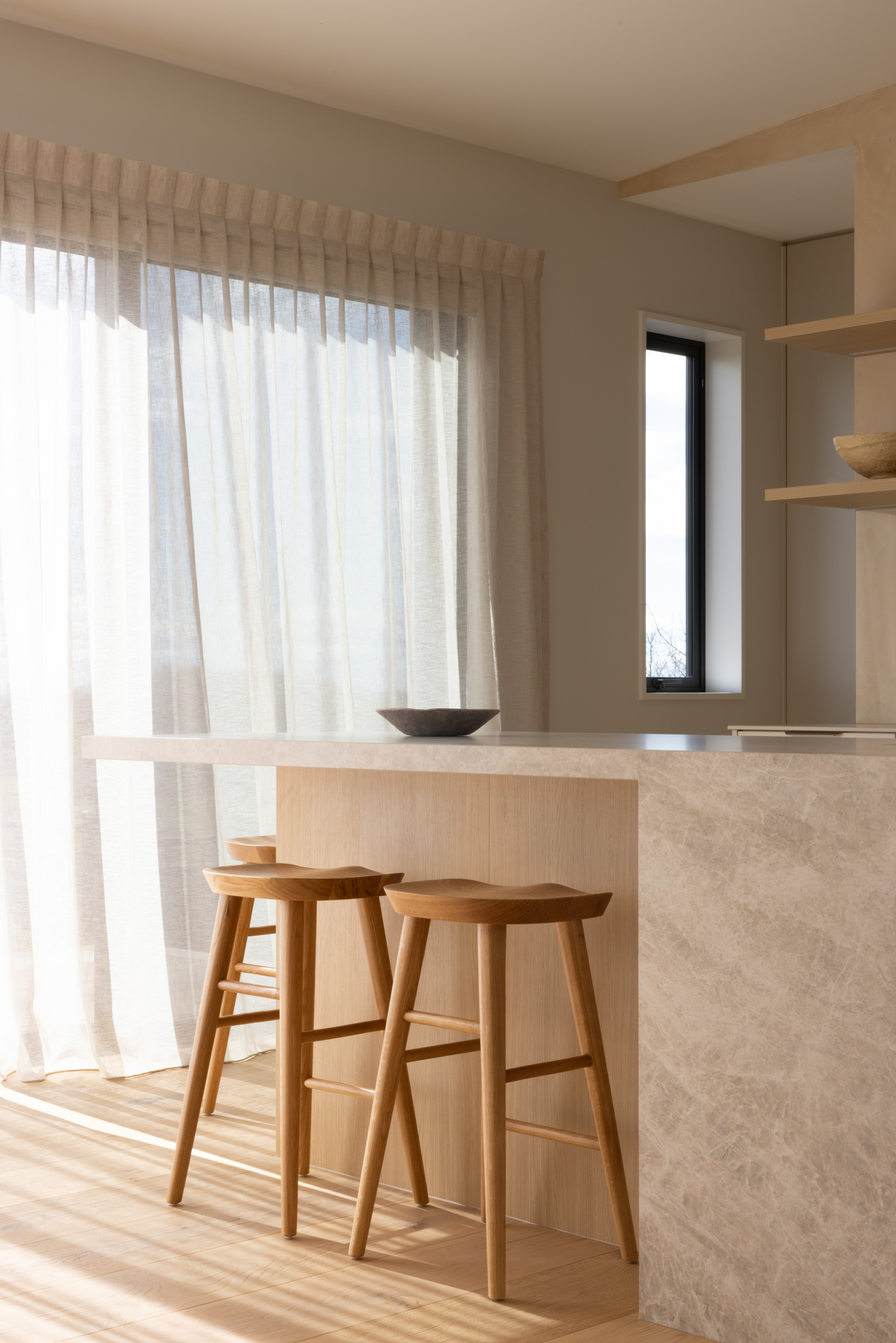 This image showcases a benchtop project featuring a Florim Yamuna surface