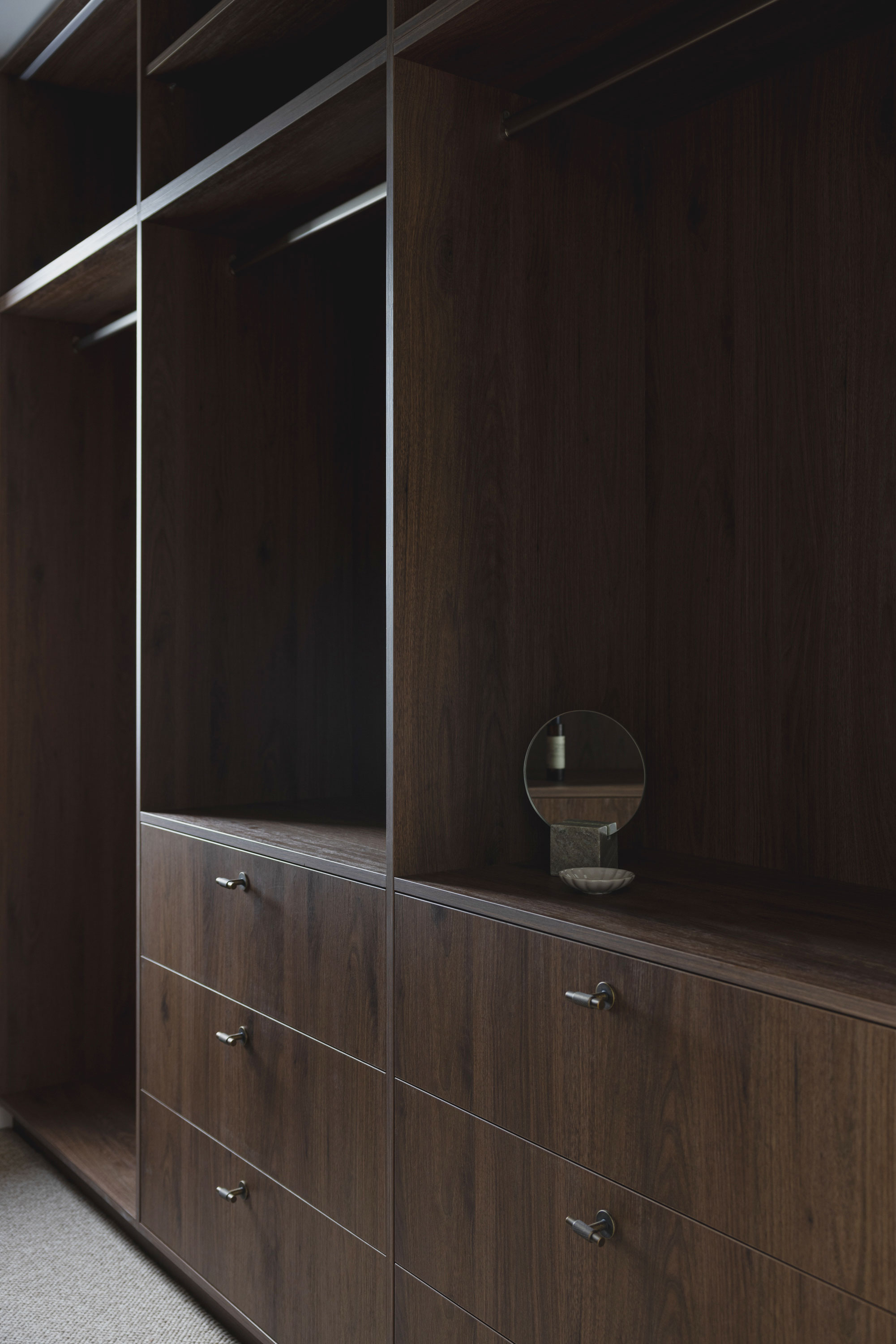 This image showcases a benchtop project featuring a Florim Yamuna surface