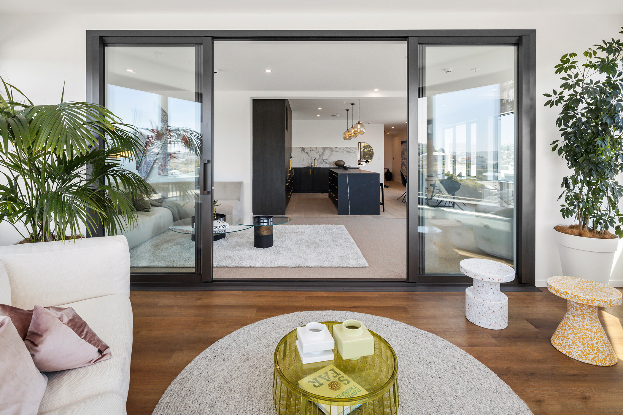 12670967_20-328-16_photo_web_minus_logo