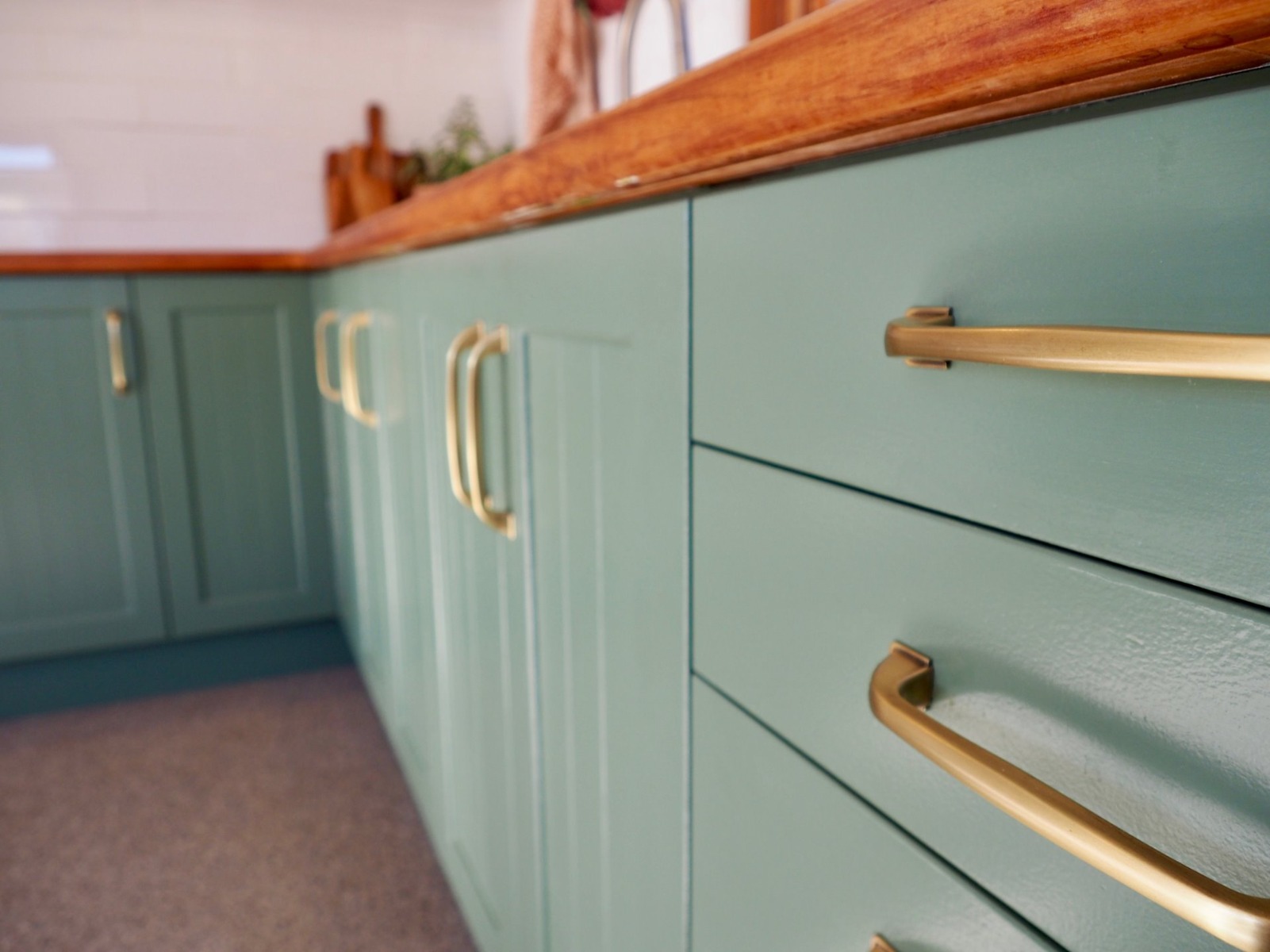 Sage-Green-Farmhouse-Cottage-7