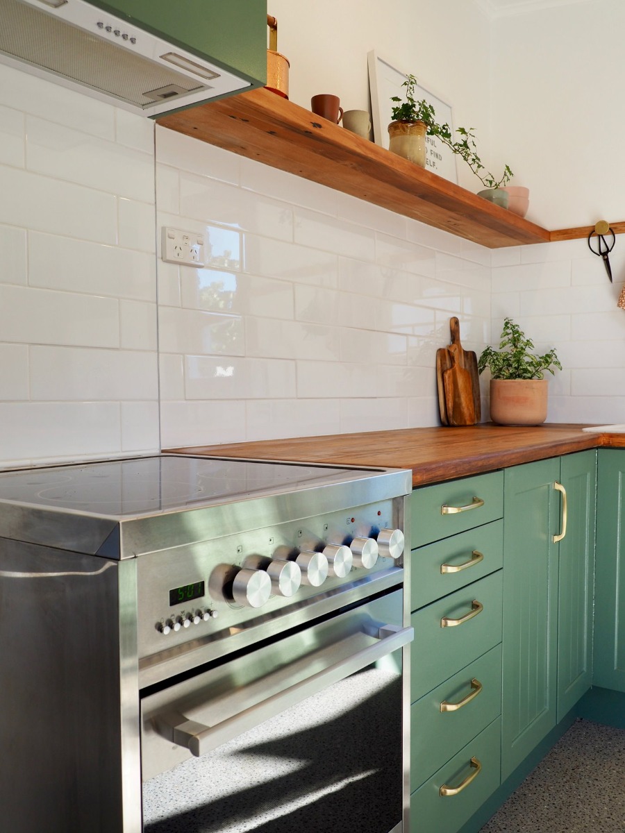 Sage-Green-Farmhouse-Cottage-8