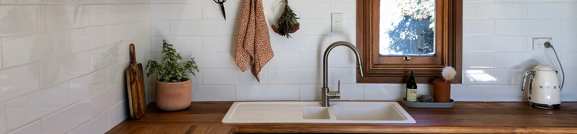 Sage-Green-Farmhouse-Cottage-Hero