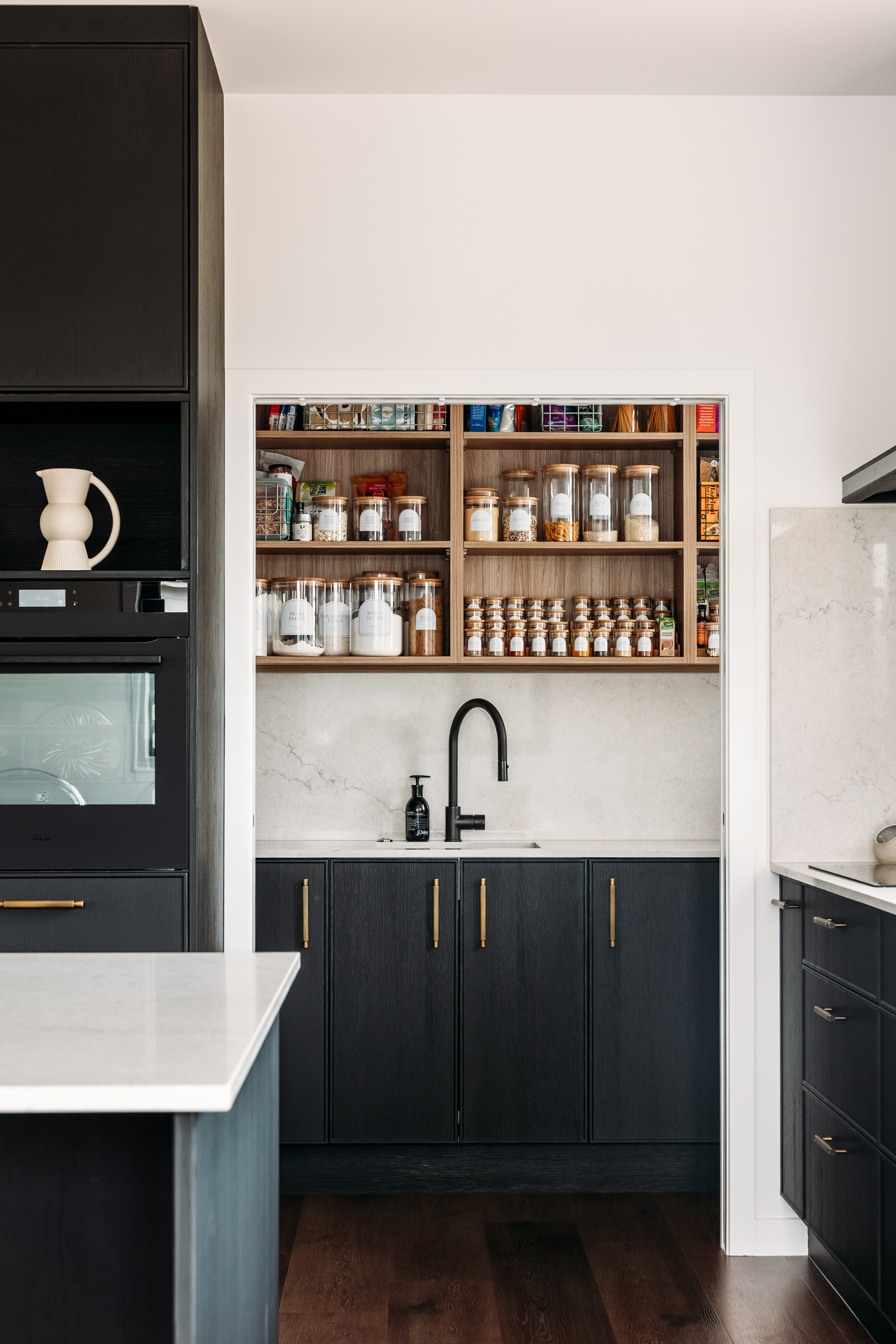 This image showcases a kitchen project featuring a Florim Stone Marfil