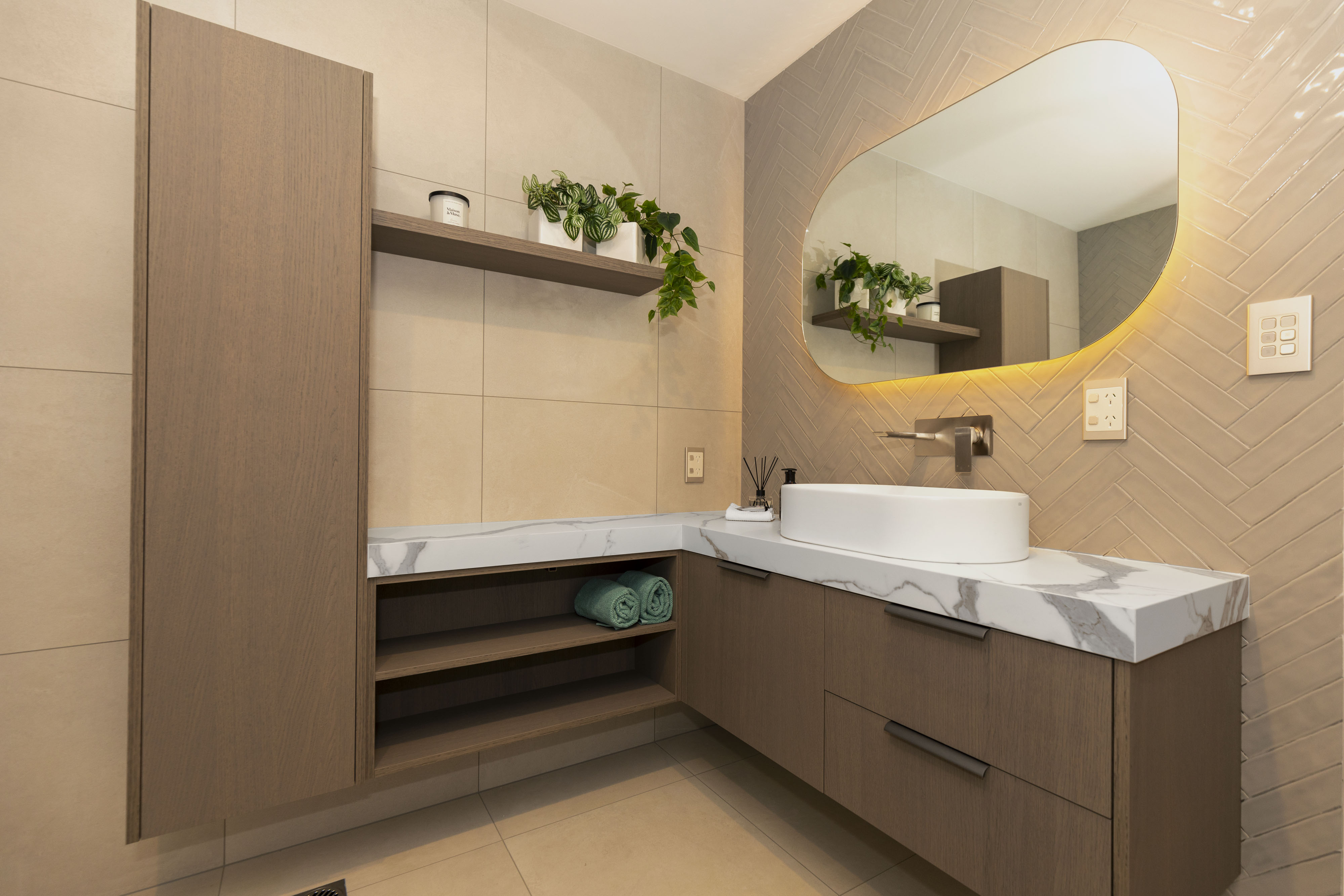 CUT005_134_-_1L2A9476