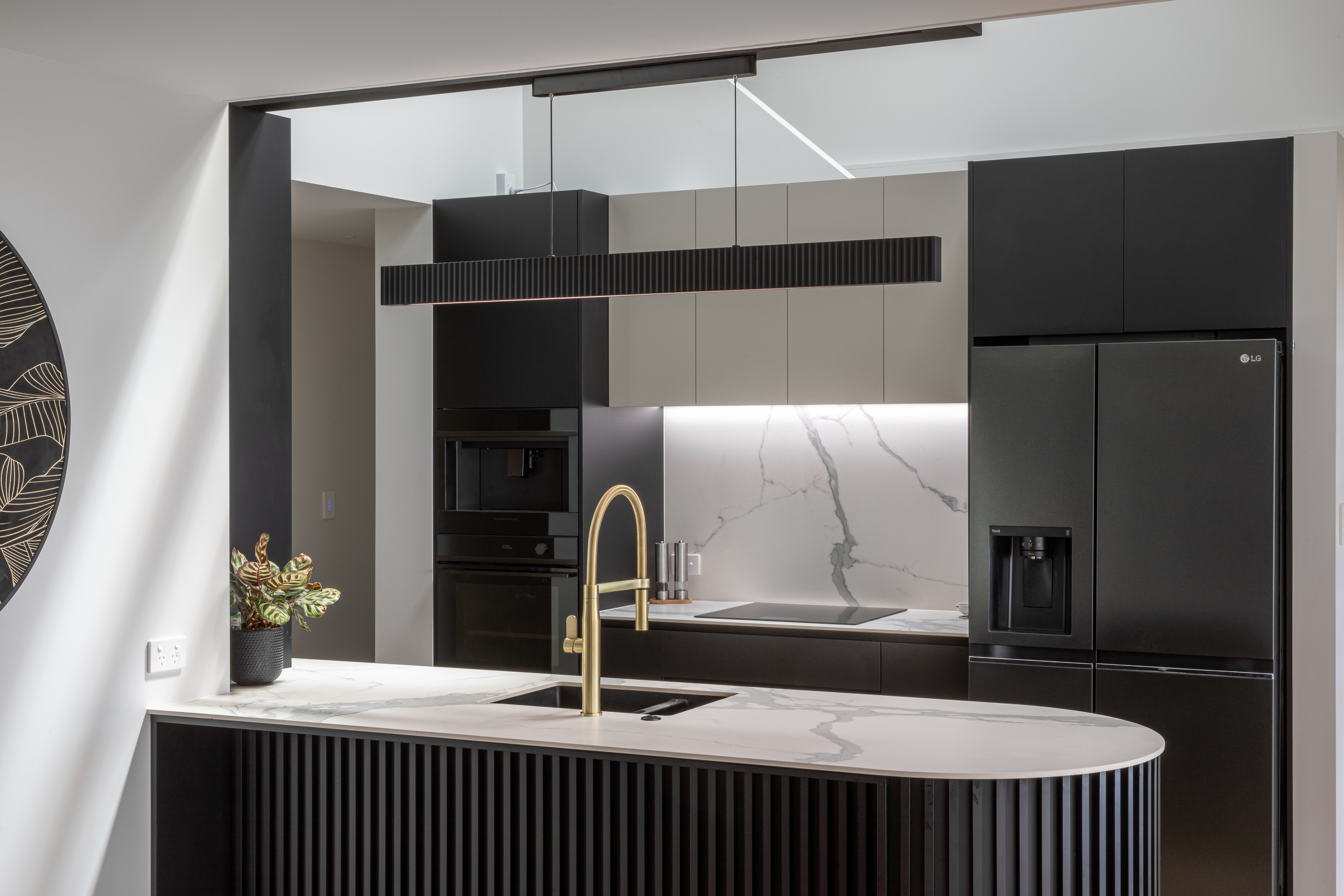This image showcases a kitchen project featuring a Florim Stone Marfil