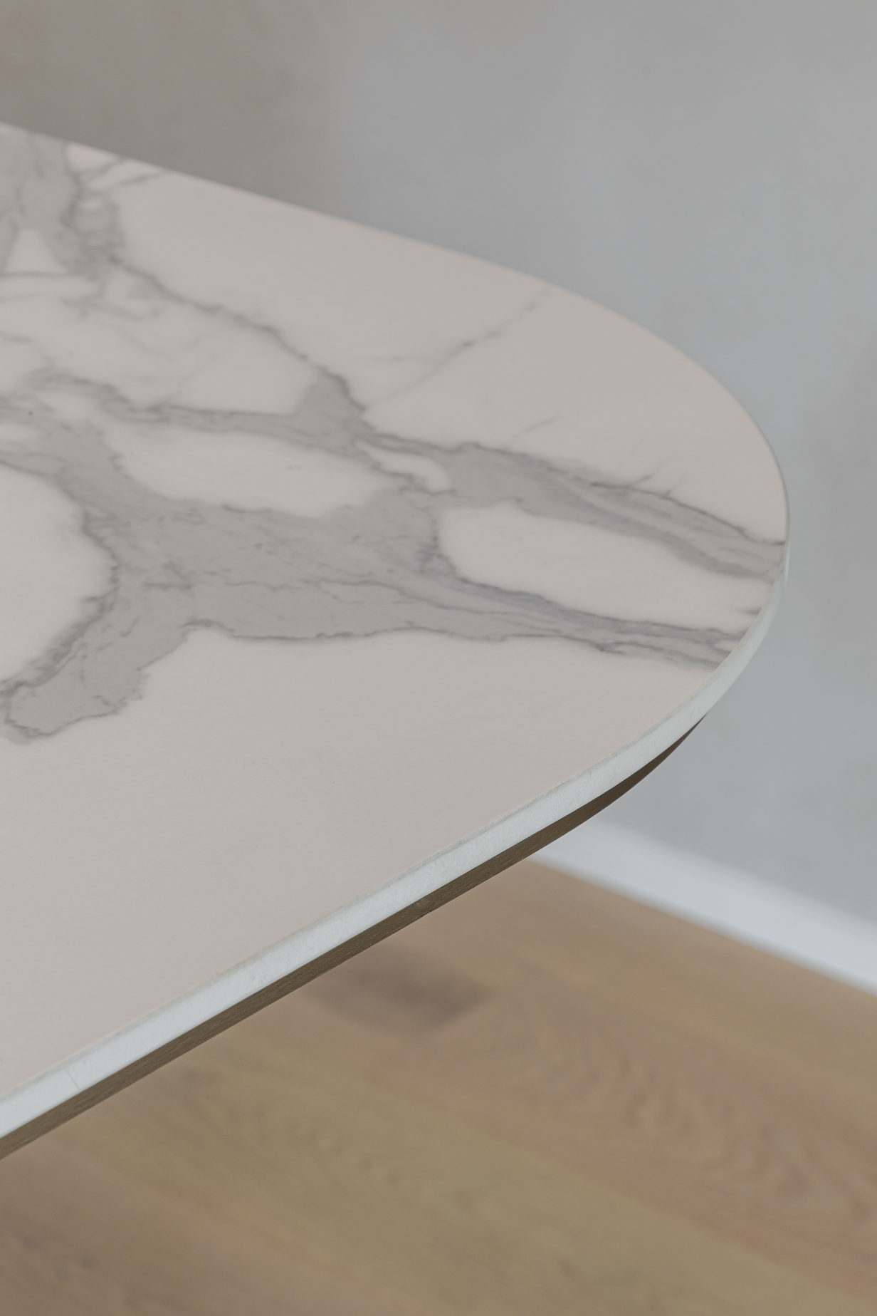 This image showcases a kitchen project featuring a Florim Stone Marfil