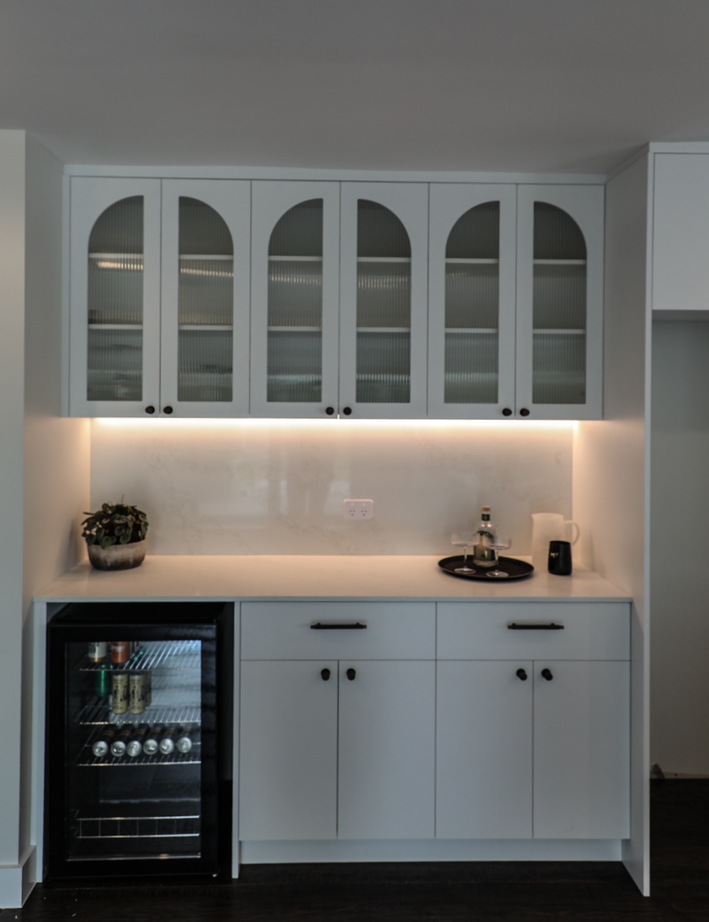 This image showcases a kitchen project featuring a Florim Stone Marfil