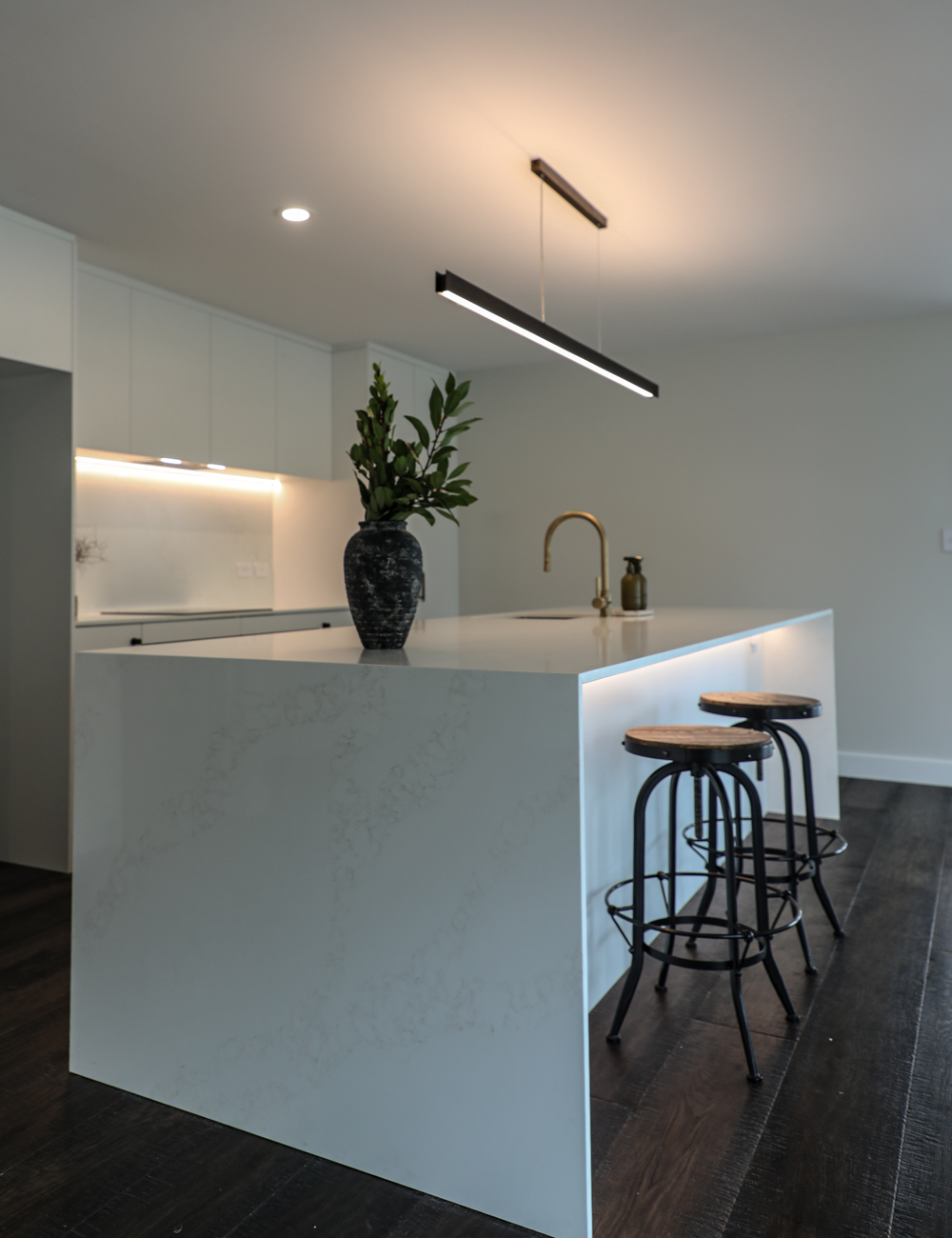 This image showcases a kitchen project featuring a Florim Stone Marfil