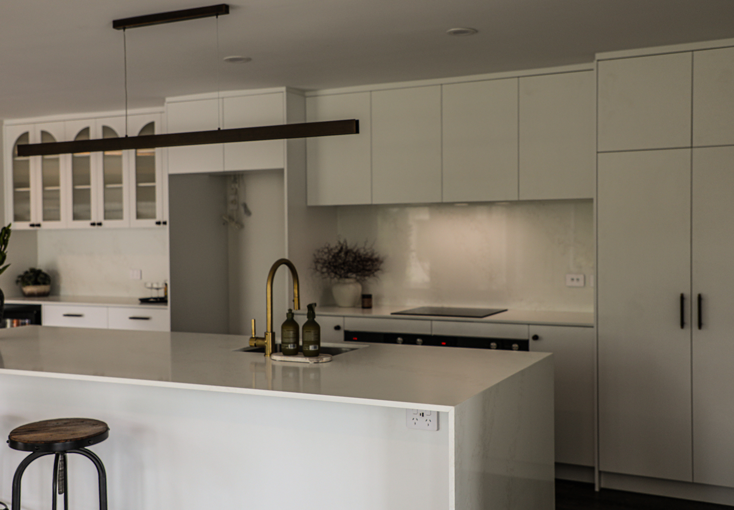 This image showcases a kitchen project featuring a Florim Stone Marfil