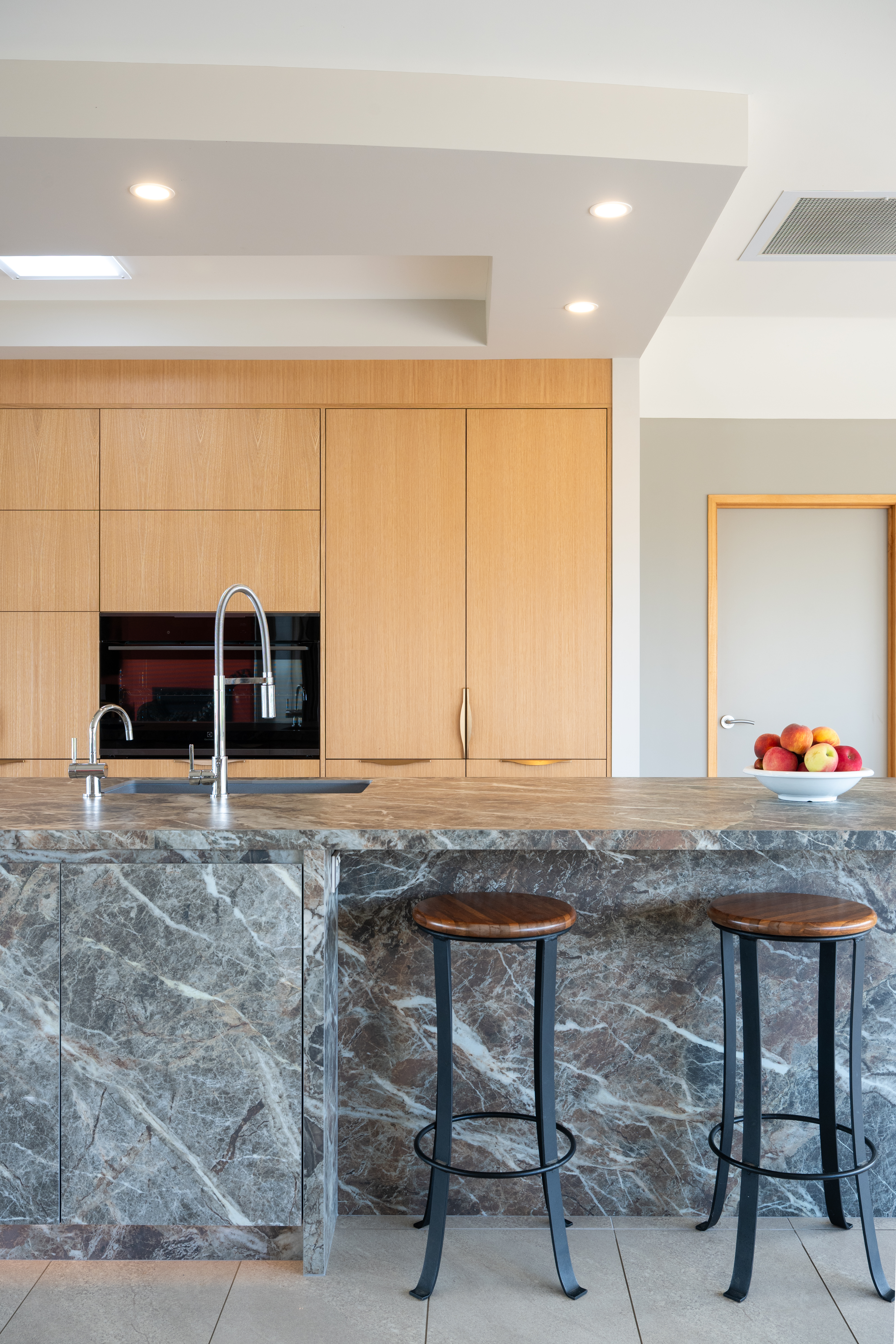 This image showcases a kitchen project featuring a Florim Stone Marfil