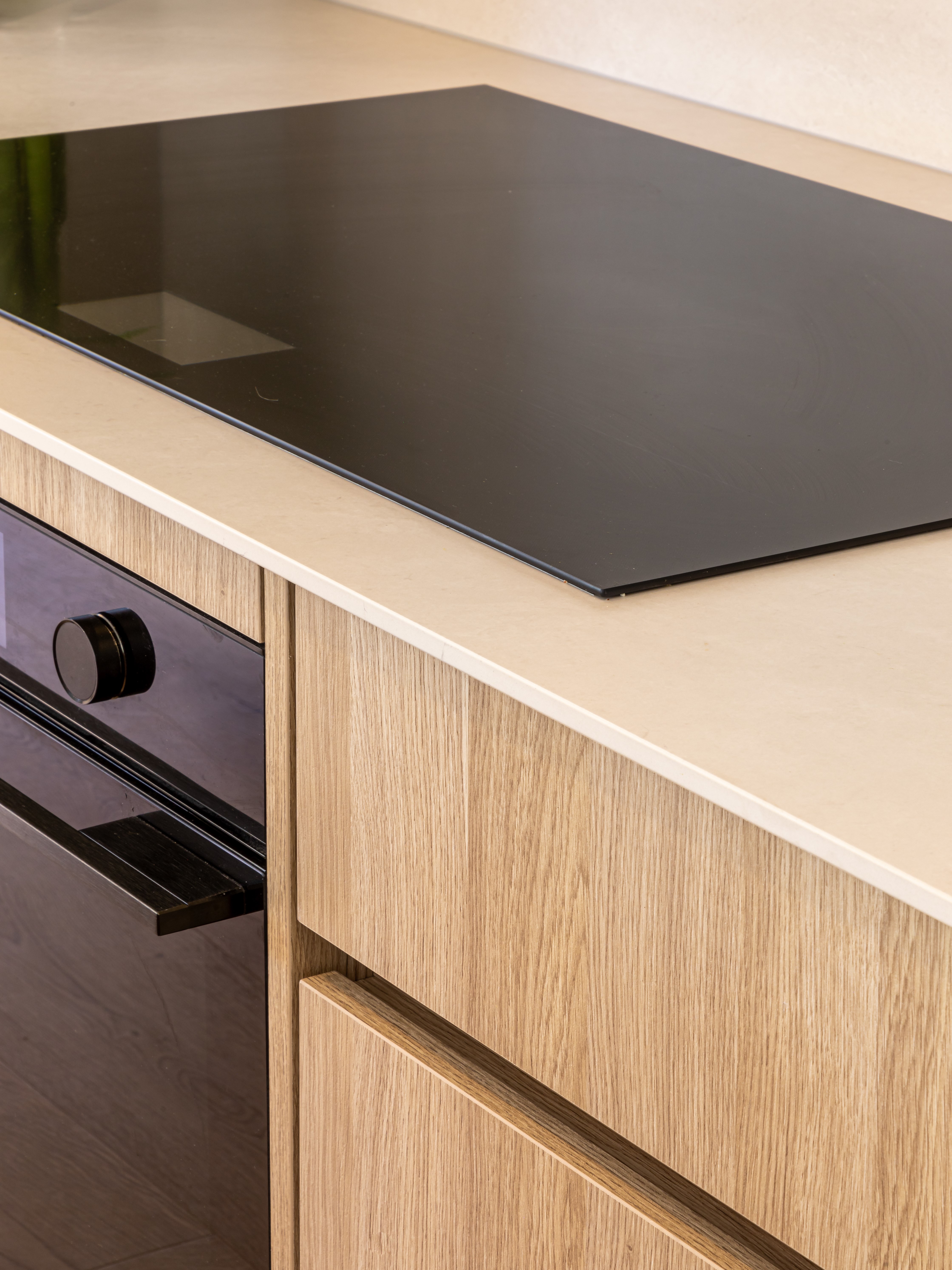 This image showcases a kitchen project featuring a Florim Stone Marfil