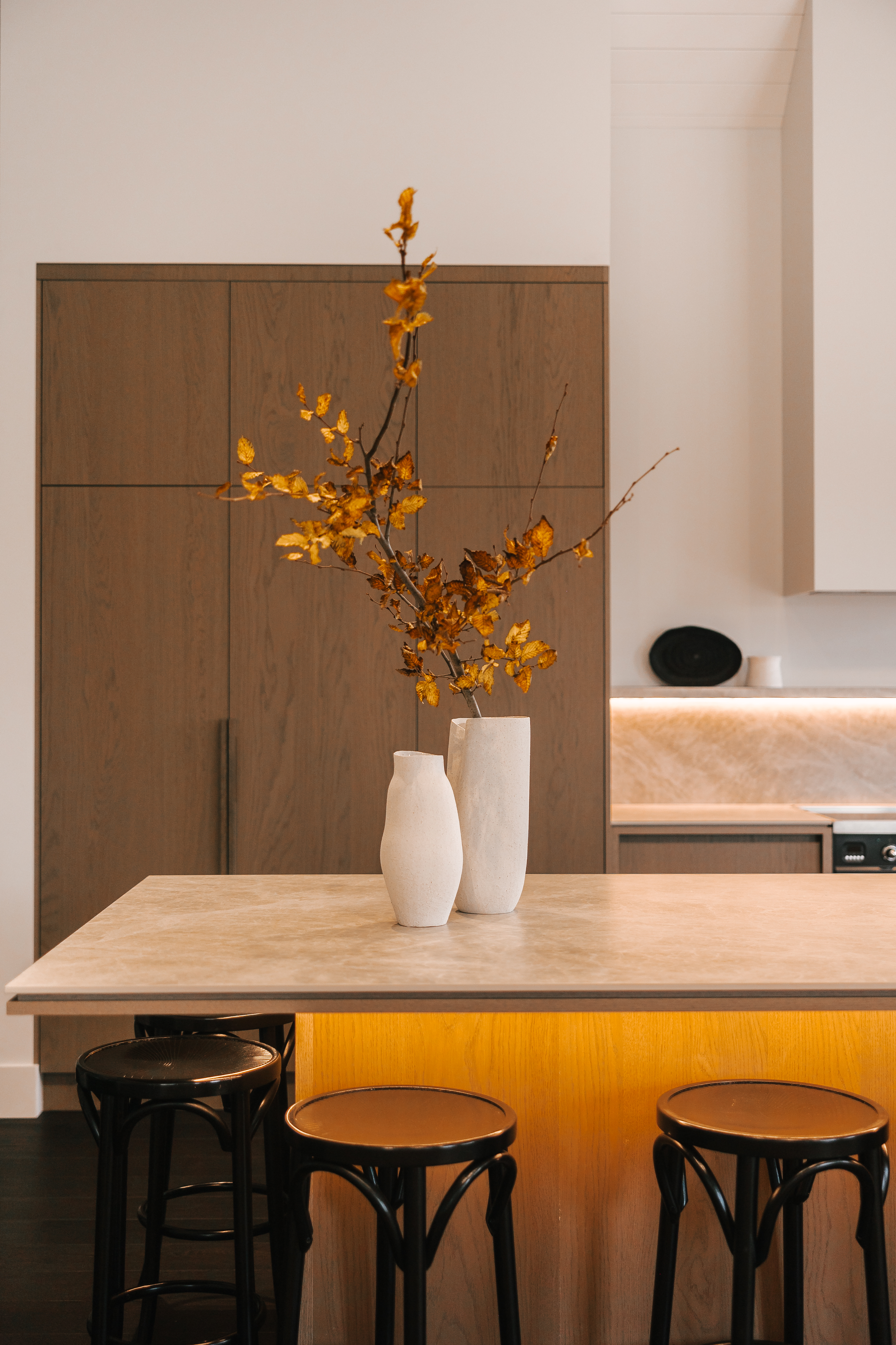 This image showcases a kitchen project featuring a Florim Stone Marfil