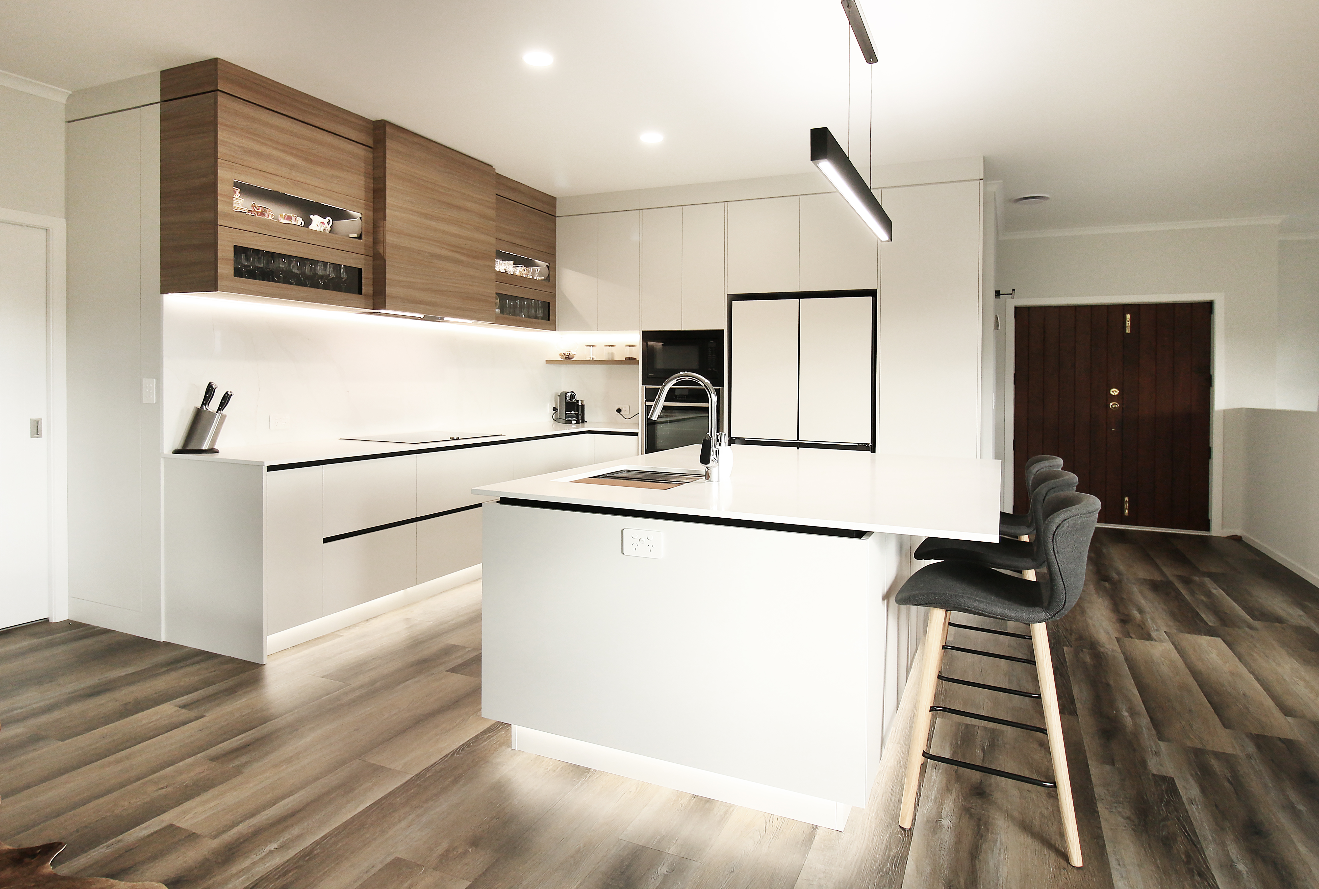 This image showcases a kitchen project featuring a Florim Stone Marfil